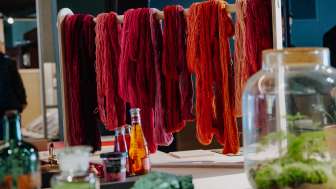 Ausstellungsansicht «Farbe Stein Papier – Misch mal mit!», Foto: Roberta Fele