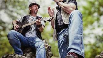 2of07 Bachmann Kai Guitar Mark Schneiter Harp  1024x768 (1)