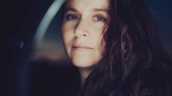 Fatima dunn portrait closeup quer 2021 tabea hueberli c8e20599