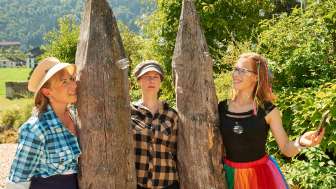 Trio Sorelle Land and Likes