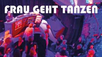Frau geht tanzen