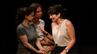 theagovia theater - Drei Schwestern theagovia theater - Drei Schwestern