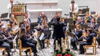 Festliches Kirchenkonzert mit der Stadtharmonie Amriswil Festliches Kirchenkonzert mit der Stadtharmonie Amriswil