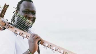 Feel the Beat – Trommelworkshop & Konzert mit Massa Dembele