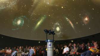 Live-Vorführung im Planetarium Live-Vorführung im Planetarium