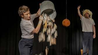 Theater Sgaramusch «Urknall» Theater Sgaramusch «Urknall»