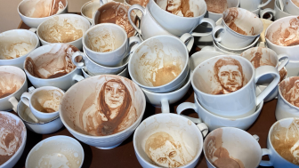 Isabelle Krieg Unerledigt III, seit 2010 Cappuccinoschaum und Kakao in Porzellantassen Auf Tisch, Grösse variabel  © Isabelle Krieg