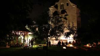 Klang und Kunst im Kreuzgarten Klang und Kunst im Kreuzgarten