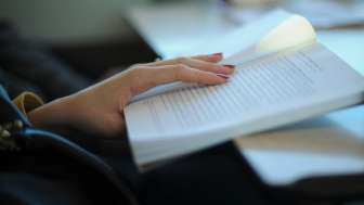 Shared Reading 2026 Quelle pixabay 258353 via pexels