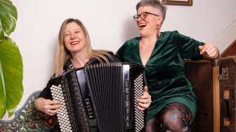 Duo Les Canaches - "Ostwärts" Duo Les Canaches - "Ostwärts"