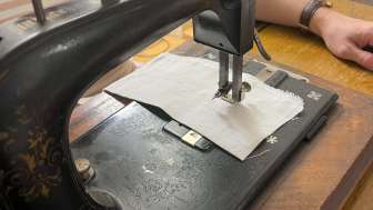 Leben im Lindwurm: Kleider machen Leute – Schneiderei im Salon