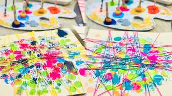 Festival jup - Kunstgenuss für Klein und Gross: Bunte Bilder gestalten