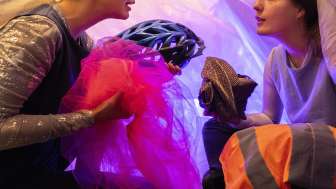 Familientheater «Bis das böse Einhorn tanzt» Familientheater «Bis das böse Einhorn tanzt»